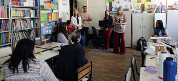 A assessora da conversou com os professores (Foto: TRG)